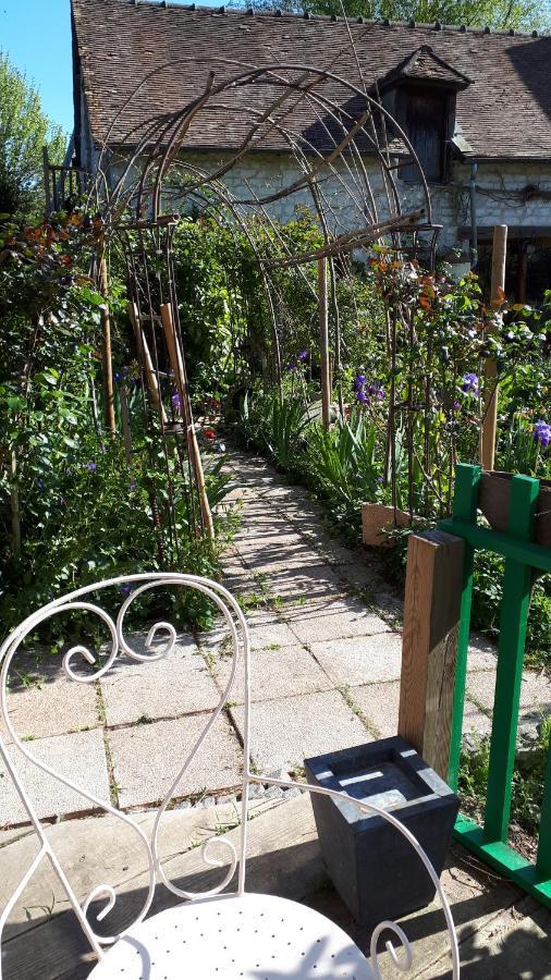 Le Jardin Des Merveilles Saint-Pierre-d'Autils Exterior foto
